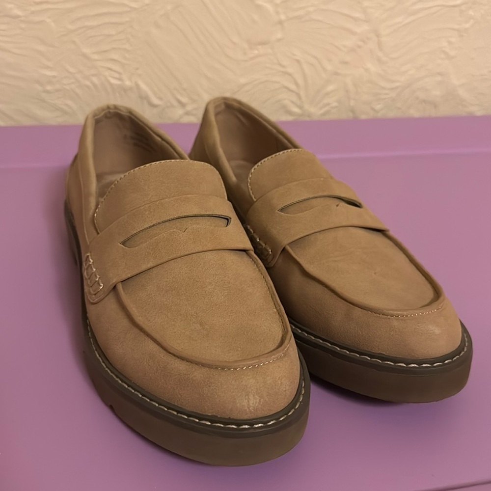 Rachel Zoe light brown loafers sz 8